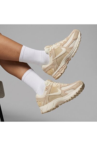 Nike Zoom Vomero 5 Cream Casual Sneaker Sportie (Narrow Fit)
