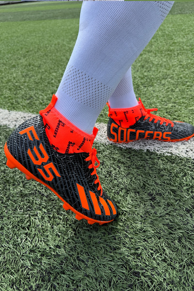 Shoefy Soccer's F35 Çivili Dişli Beyaz Siyah Çoraplı Futbol Kramponu