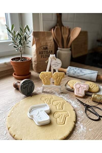 Onflow 7 Year Old Cookie Mold - Birthday Themed with Balloons and Gifts