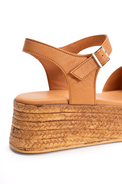 PASSAGE SHOES صندل نسائي بكعب عريض من الجلد الطبيعي 6372 TABA