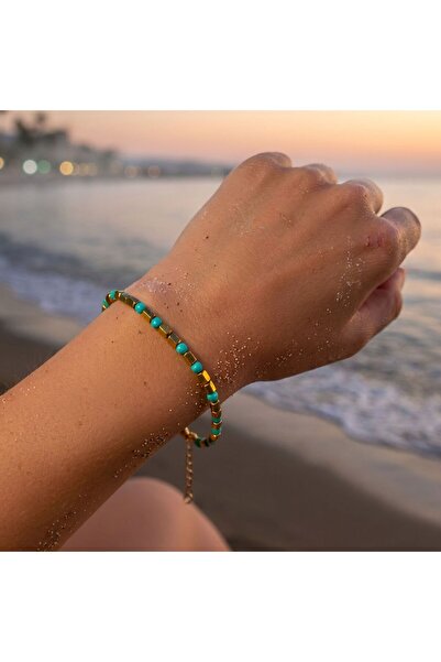 ILSA Turquoise and Gold Cube Beaded Bracelet