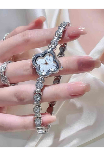Choice1 ساعة نسائية أنيقة جديدة فضية اللون مع سوار مرصع بالأحجار الكريمة وتصم...