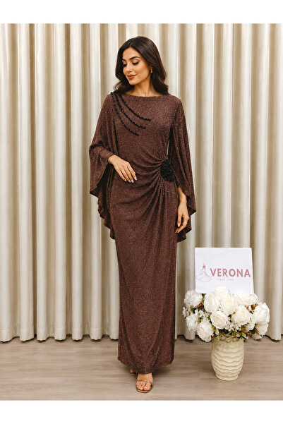 Verona فستان سهرة لامع طويل بتفاصيل خرز وأكمام واسعة –