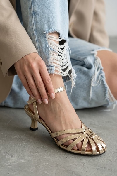 DURUNUN BUTİĞİ Anjely Gold (3 cm Heeled) Caged Short Heeled Sandals with Gold...