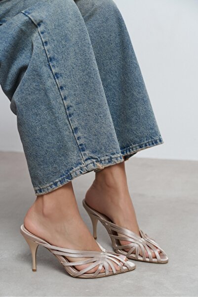 NİŞANTAŞI SHOES Papuci cu toc pentru femei Judith, din satin bej nisipiu, cu ...