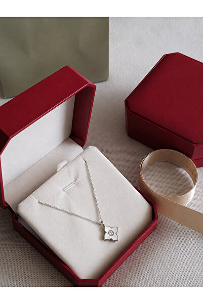 Glamour Galore Luxury Necklace with Brand Accessories