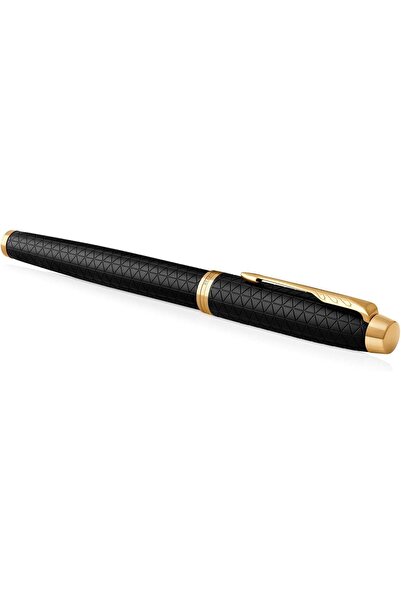 Parker قلم حبر جاف أسود من IM مع حواف ذهبية، معبأ في صندوق تقديم أنيق.