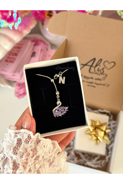 Alis Accessory Harfli mor renk kuğu kolye