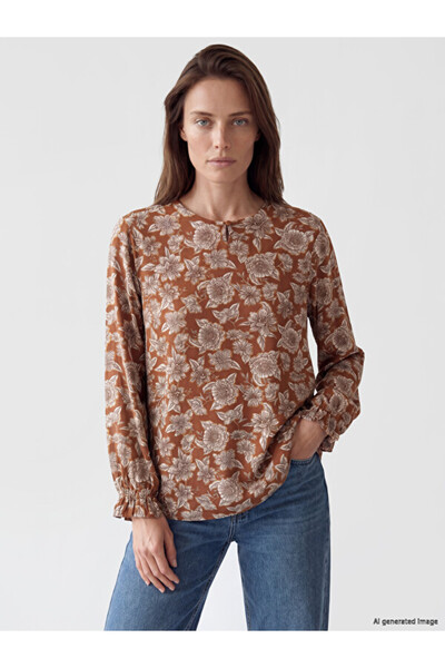 LC Waikiki Rmz Gi̇yi̇m Farkiyla Zero Roba Collar Floral Women's T-Shirt
