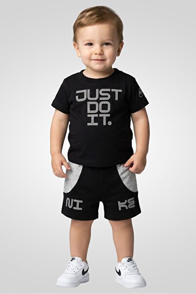 Nike طقم تي شيرت بأكمام قصيرة وشورت للأطفال الصغار، أسود