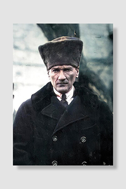 Luna Marissa Ataturk poster, tvrdi izgled sa kalpakom, šarene istorijske foto...