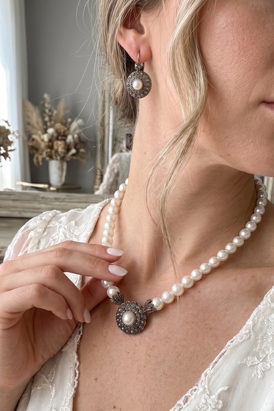 FAYRA ACCESSORIES Kristal Taşlı Yuvarlak İnci Kolye ve İnci Küpe Seti