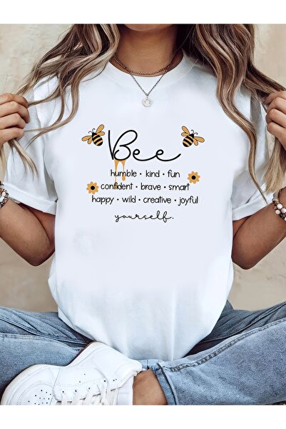 212Wear تي شيرت نسائي يتميز بعناصر النحل والعسل مع طباعة نصية بعبارة "humble?...