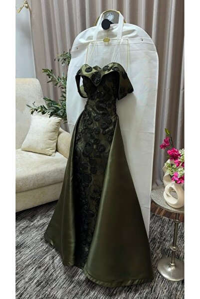 FASHION فستان سهرة زيتي غامق بتطريز ورود البارزة مع أكتاف منسدلة وكاب جانبي أ...