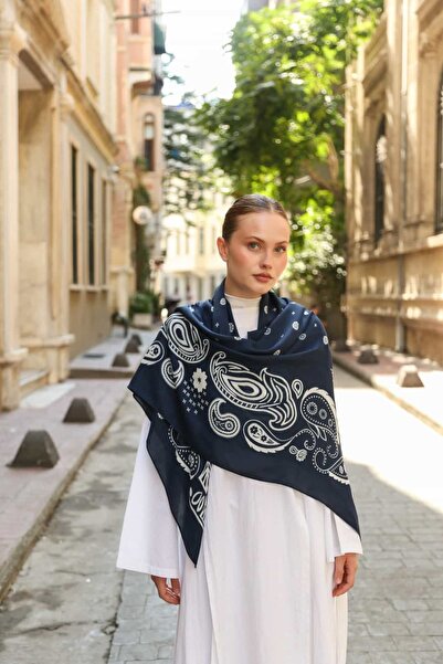 ENRİCO FERRİ Lusso Shoulder Shawl - Navy Blue and White