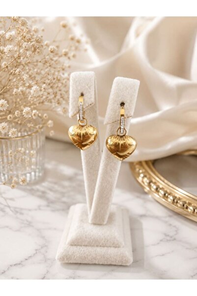 CM Jewelry أقراط من الفولاذ الذهبي على شكل قلب مرصعة بحجر الزركون
