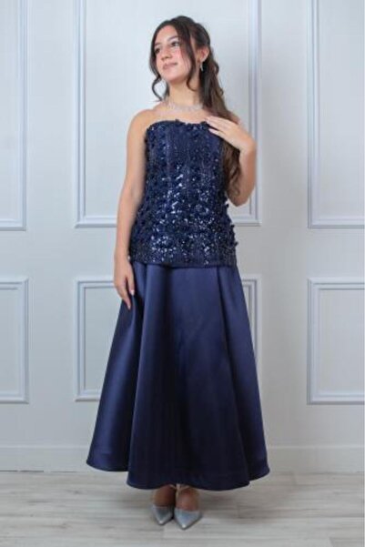 arushi Newly arrived navy blue evening dress with luxurious embroidery of shi...