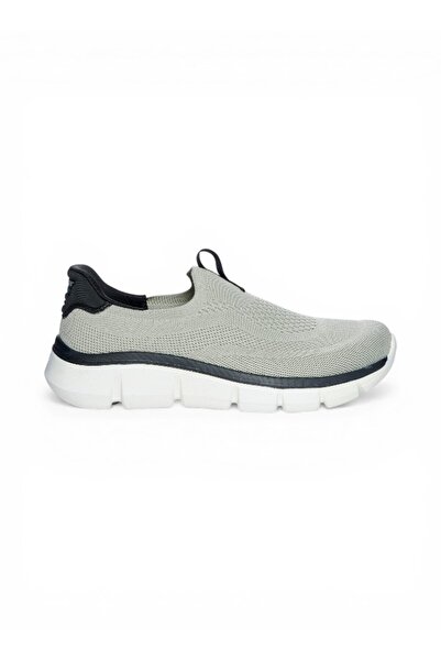 BATA Lightweight Daily Comfort Sneaker