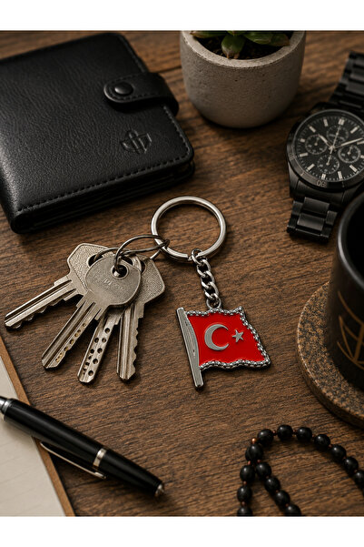 HER ŞEY NOTA www.herseynota.com Stylish Red Metal Keychain with Turkish Flag ...