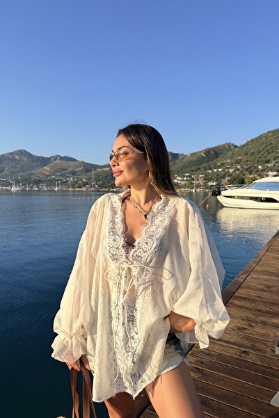 Gizem Ecemiş Chance Beyaz Dantel Detaylı Tensel Kimono Gömlek