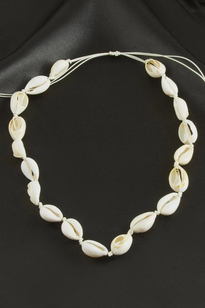 Generic Brand Oyster macrame necklace