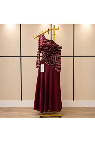 GORI FASHION فستان سهرة عنابي ترتر بكتف مائل