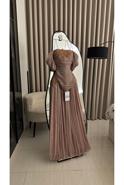 Nareen Fashion Luxurious Evening Gown in a Calm Dusty Mauve Color, Featuring ...