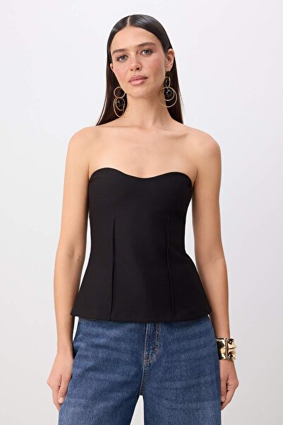 Trendyol Collection بستير أسود بياقة على شكل قلب يلتف حول الجسم TPRSS26BS00031