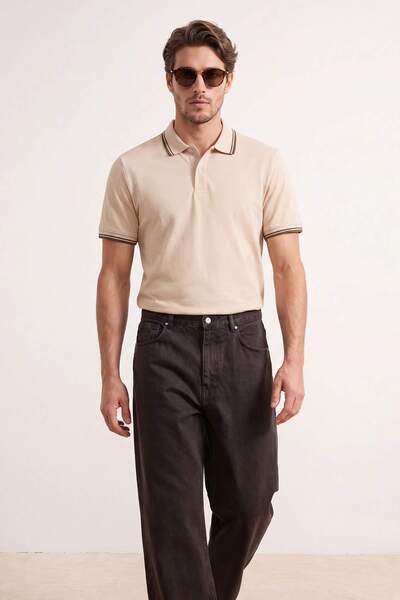 Trendyol Kollektion Taş Regular Pike Stretchstoff-Strickwaren-T-Shirt mit Bän...