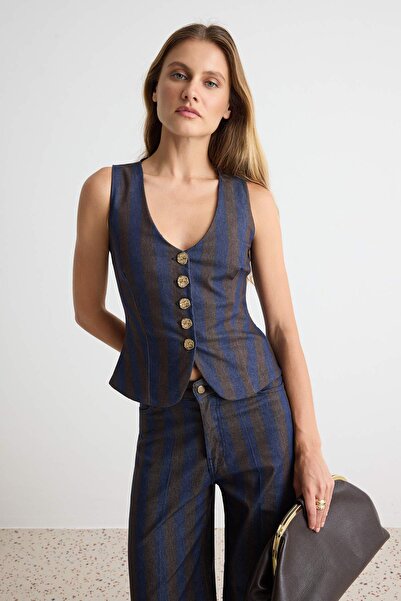Trendyol Collection سترة منسوجة مخططة باللون الأزرق الداكن TWOAW27YE00015