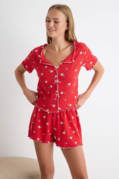 Trendyol Collection Set de pijamale tricotate cu camisolă cu panglică florală...