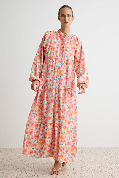 Trendyol Modest فستان ماكسي منسوج بتصميم A-line مع تنورة مزينة بالزهور باللون...