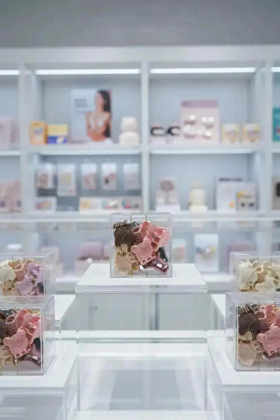 Miniso مشبك شعر صغير على شكل دب لطيف مرخص (14 قطعة) - معبأ في علبة شفافة وخفي...