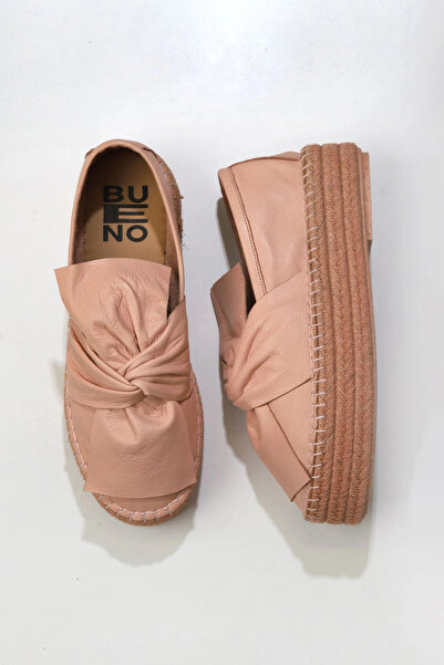 Bueno Shoes حذاء إسبادريل نسائي بكعب عريض من الجلد البودرة 01wq3502