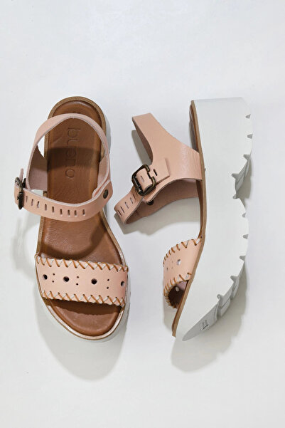 Bueno Shoes Sandale cu toc cu pană pentru femei din piele pudrată 01ws7700