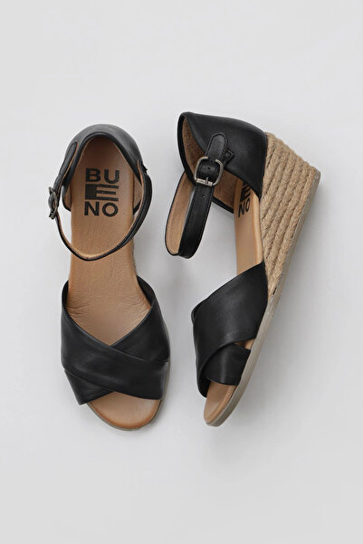 Bueno Shoes Sandale cu toc cu pană pentru femei din piele neagră 01ws11102