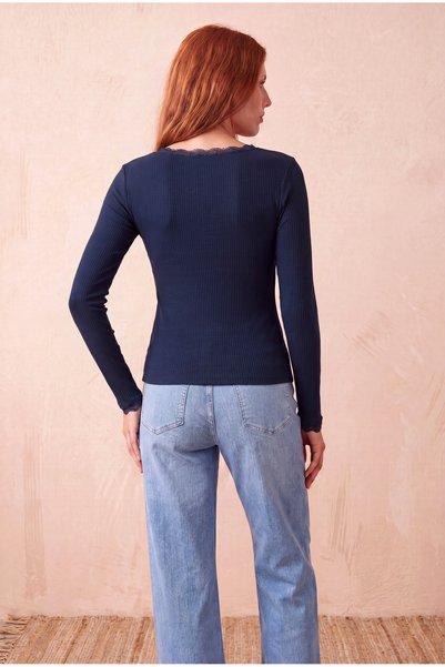 WESTMARK LONDON Kadın Regular Fit Geniş Yaka Viskon / Elastan Uzun Kollu Lacivert Dantel Detaylı ve Askılı T-Shirt MONICA