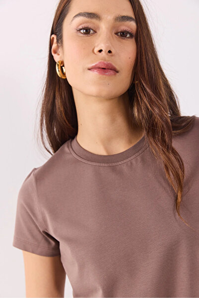 VENA Women's Rachel Crew Neck Slim Fit Basic T-Shirt - Mink