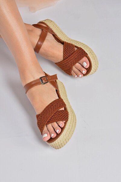 Fox Shoes Дамски сандали с кръстосана каишка от кафяв плат K250085304