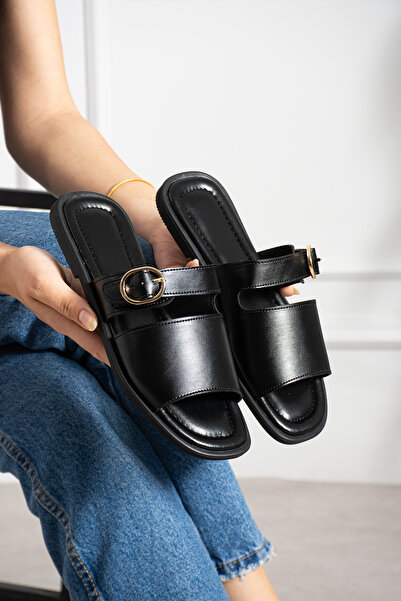 LORENN SHOES Mira Siyah Mat Cilt Altın Toka Detaylı Düz Taban Kadın Terlik