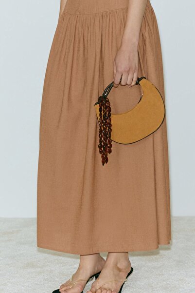Suud Collection حقيبة من الجلد السويدي مزينة بعقدة حبلية بلون تان