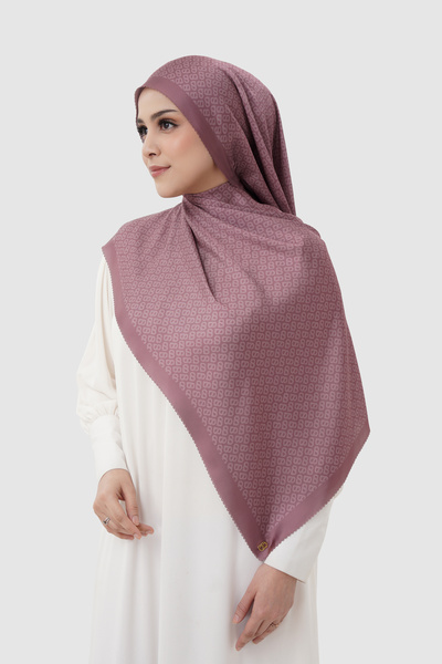 Buttonscarves Tapis Saten Shawl - Rosewood