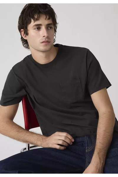 Levi's Ανδρικό μαύρο μπλουζάκι με μπροστινή τσέπη - 005H0-003