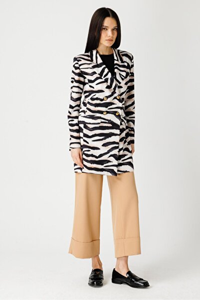 Esswaap Animal Printed Ceket ve Duble Paça Pantolonlu Takım Bej
