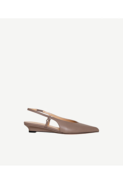 Yargıcı Short Wedge Heeled Pointed Toe Leather Shoes