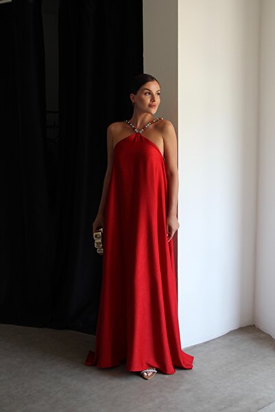 Julidress Rochie lungă maxi, fluidă, din satin roșu premium, cu bretele cu mă...