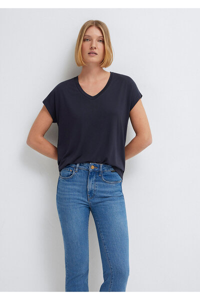 Mavi Basic-Viskose-T-Shirt mit V-Ausschnitt, normale Passform 167714-85315