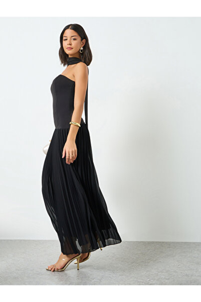 Styli Black Pleated Bandeau Maxi Evening Dress