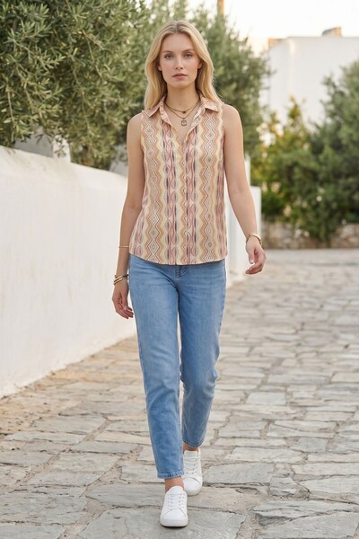 Lupinn Γυναικεία κίτρινη σατέν μπλούζα με έθνικ σχέδια, αμάνικη, με γιακά και...