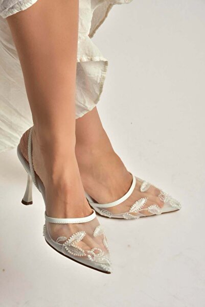 Fox Shoes Y752276315 حذاء نسائي بكعب رفيع مطرز بالخرز الأبيض